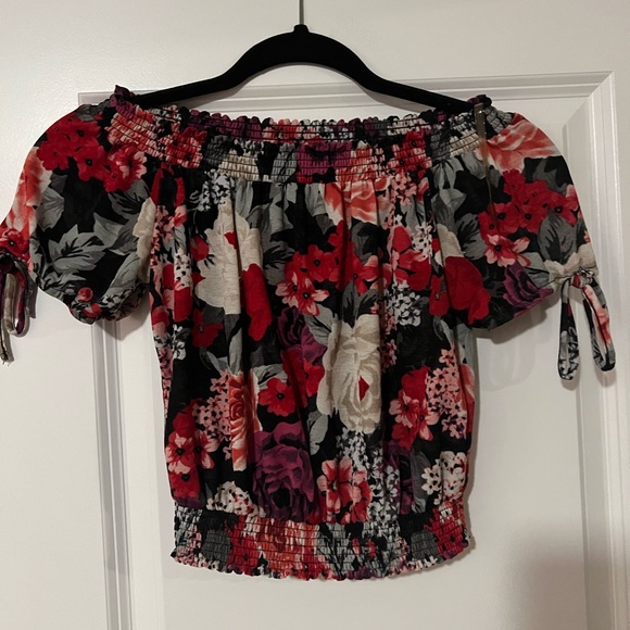 Women’s tops - Picture 1 of 5